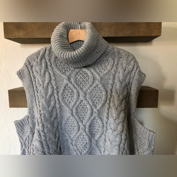 Lalavon|Chunky grey knit,fisherman knit turtleneck sweater,cold shoulder•LARGE - Picture 3 of 9